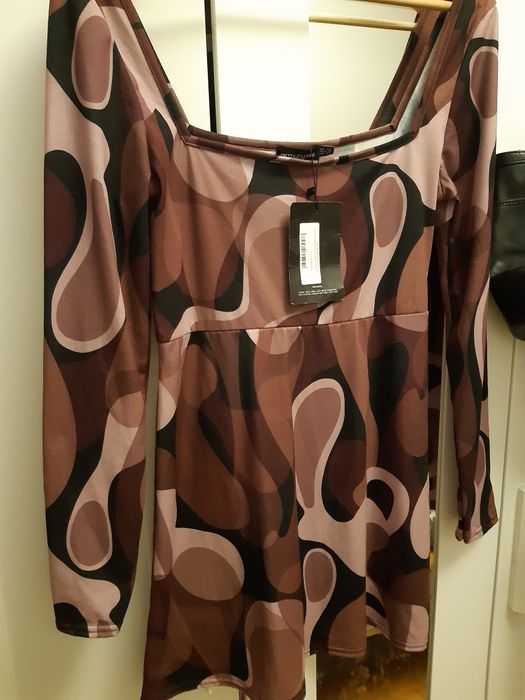 Sukienka krótka z długim rękawem