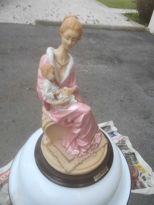 estatueta de marfinite mãe rica