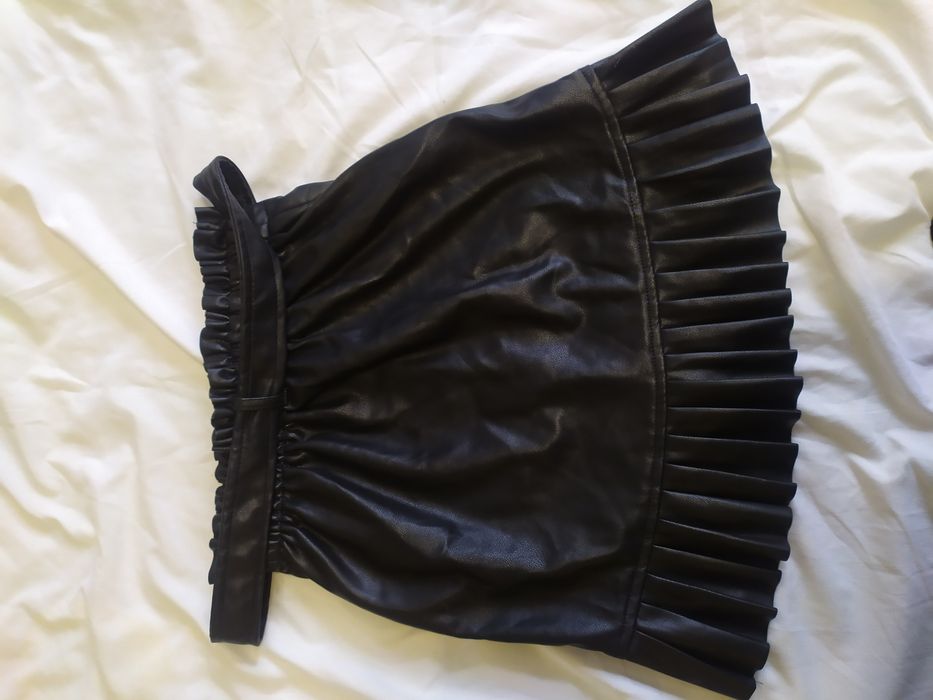 Шкіряна спідничка. Стан ідеальний. Вік:орієнтовно 7-10років в залежнос