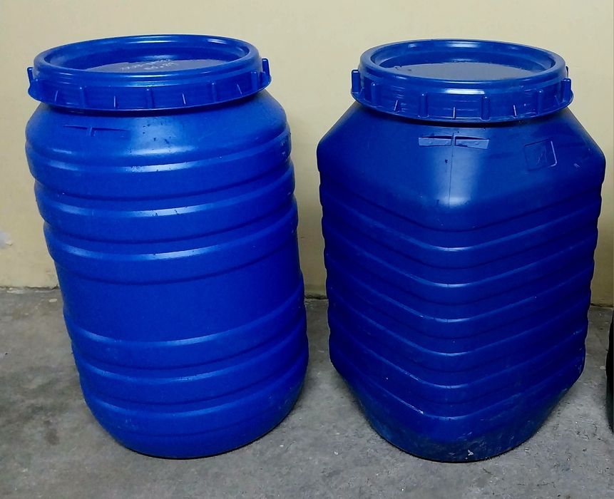 Bidon de plástico 30, 60, 180 e 250L c/tampa, e 220 c/ 2 tampas