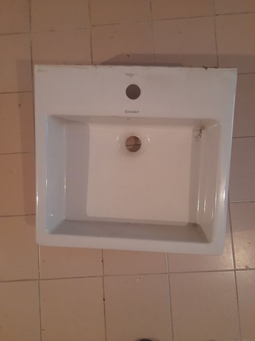 Lavatório casa de banho  49 cm × 46 cm usada.