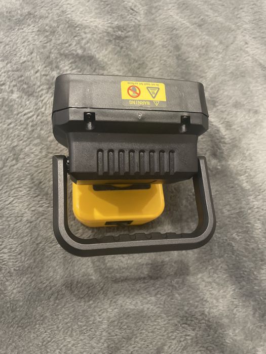 Якісна яскрава зручна лампа прожектор з ручкою на dewalt акумулятор но