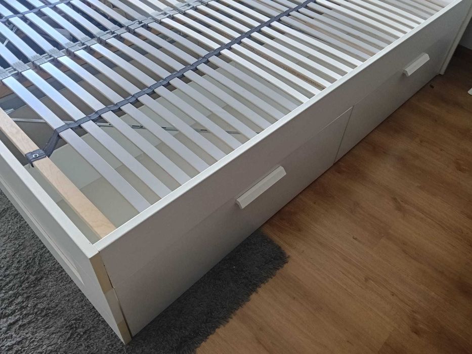 Estr. cama c/arrumação e cabeceira IKEA