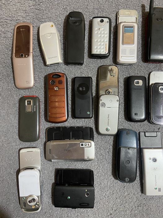Лот мобильных телефонов Nokia, и другие