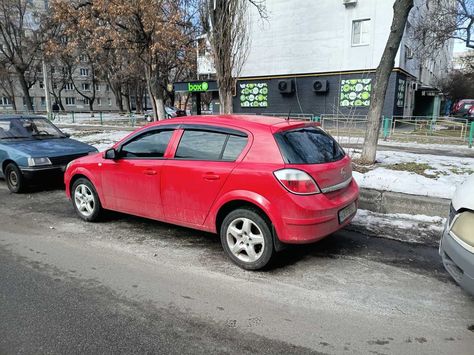 Opel astra 2012 гарний стан.растрочка.