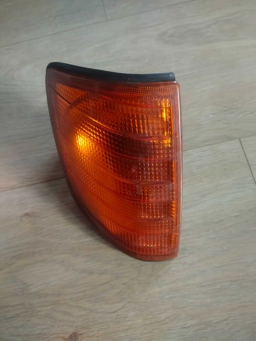 Kierunkowskaz przedni prawy hella oryginał Mercedes W124
