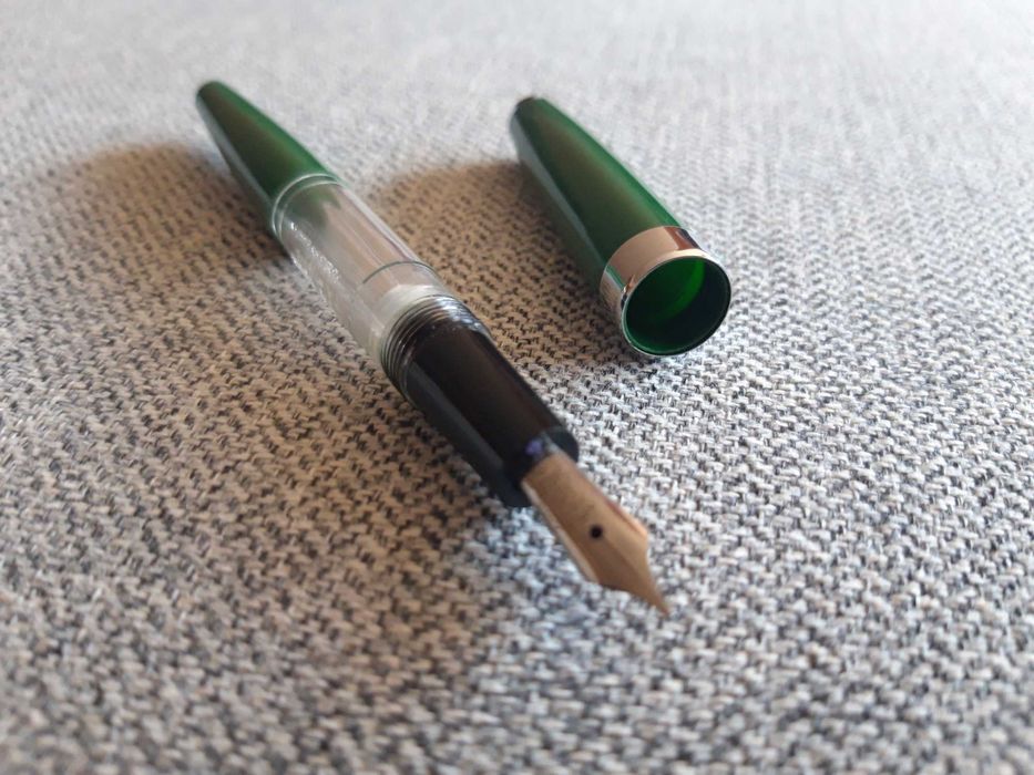 Caneta de tinta permanente