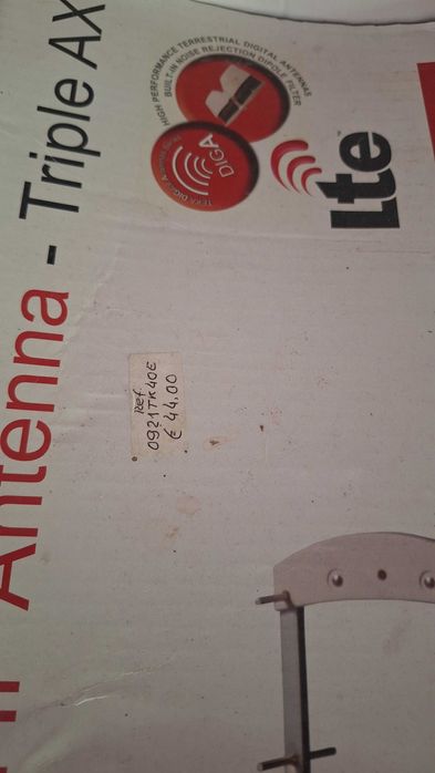 Antena Externa UHF Teka Triple AX - Compatível TDT e 4G/LTE - NOVA