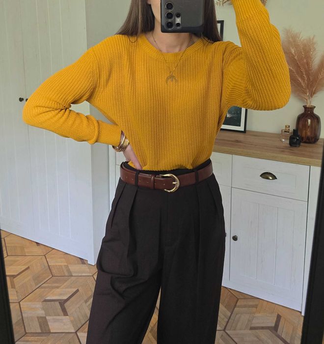Sweter musztardowo-brązowy | Bershka