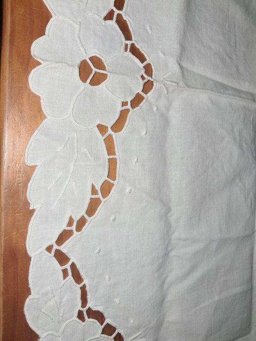 Conjunto textil com bordados