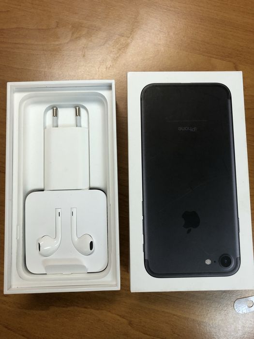 Sprzedam w bardzo dobrym stanie Iphone 8 64 GB