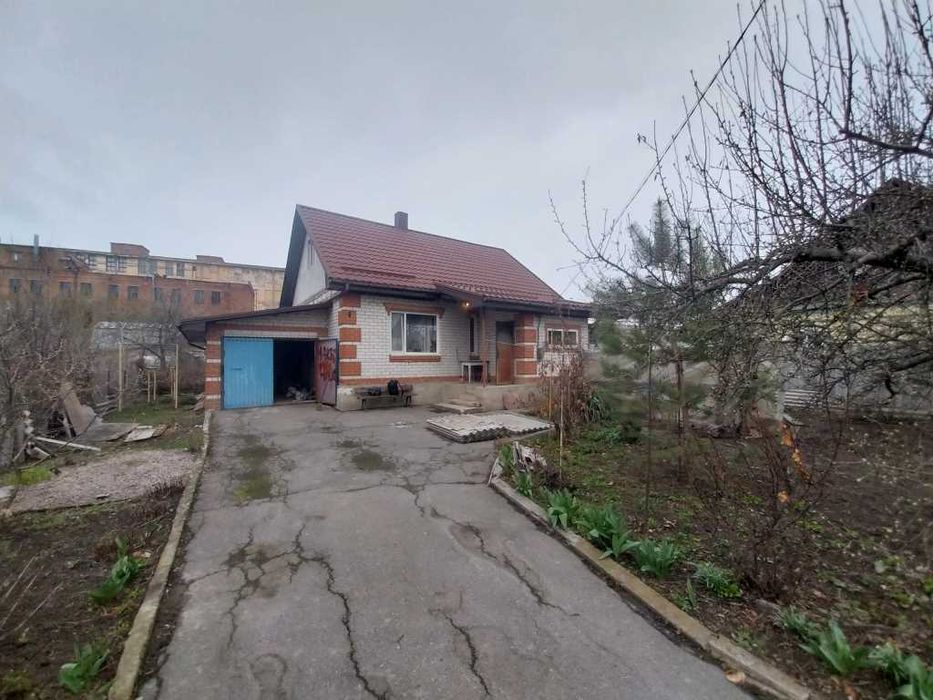 Окремий будинок у районі м'ясокомбінату. Цікава пропозиція під бізнес.