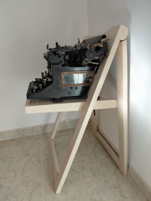 VENDO Máquina de Escrever Antiga