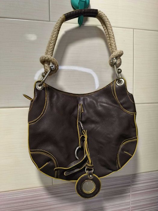 Mala de senhora Benetton