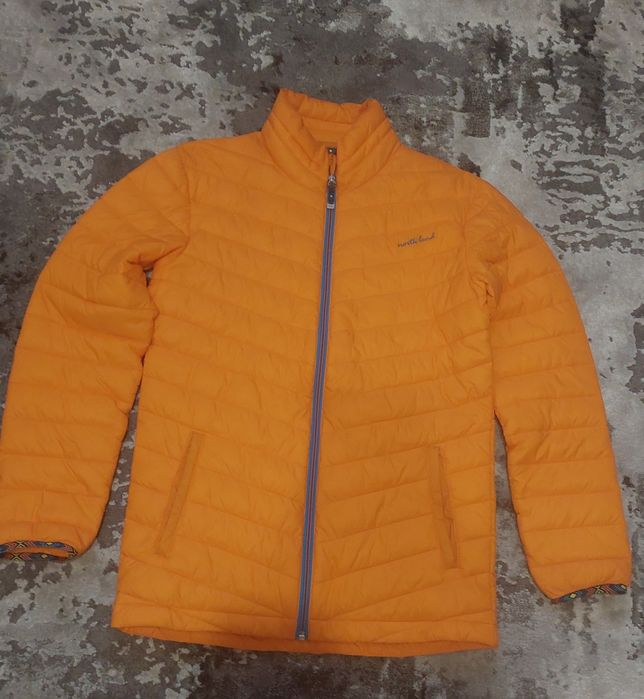 Красивая новая куртка деми