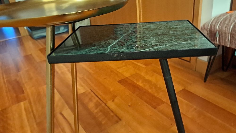 Mesa apoio Kare verde e dourada