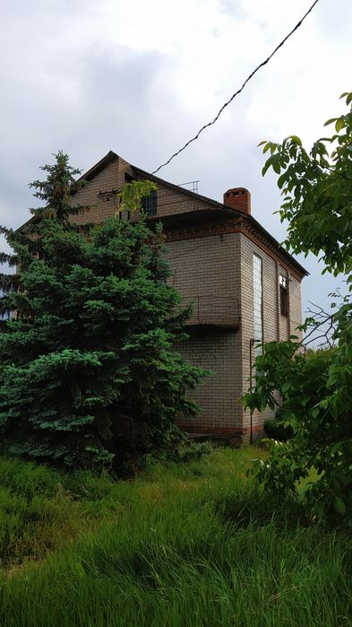 Продаю 2х эт. дом в Червоном Шахтаре