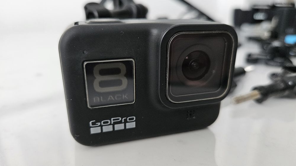 GoPro Hero8 Black + 2 baterie + akcesoria