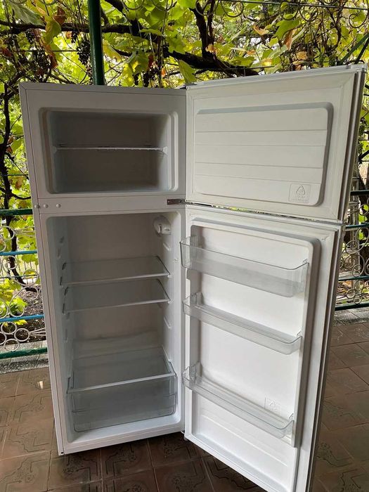 Продаються холодильники та морозильна камера