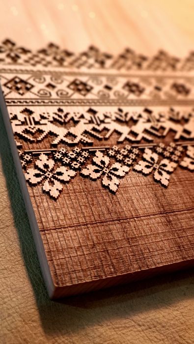 Unikatowa Deska do Krojenia z Ludowym Ornamentem