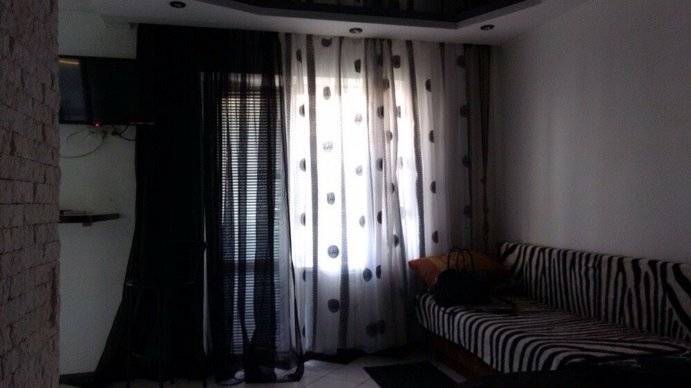 Квартира студія на Червоної калини 4 а  подобово та погодинно