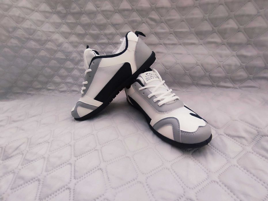 нові кросівки 39 розмір