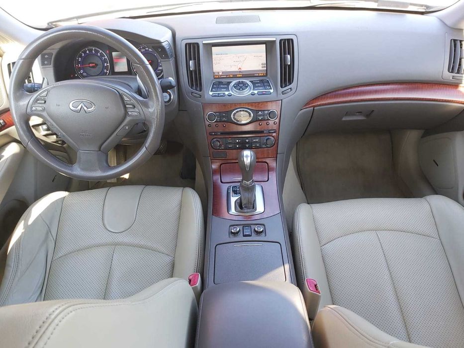 Infiniti G37x sedan, polski salon.