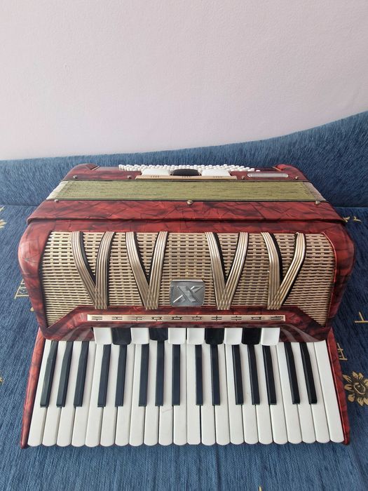 Piękny akordeon czeski 96.