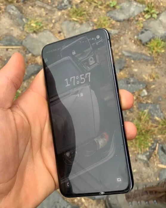 Телефон самсунг s10e