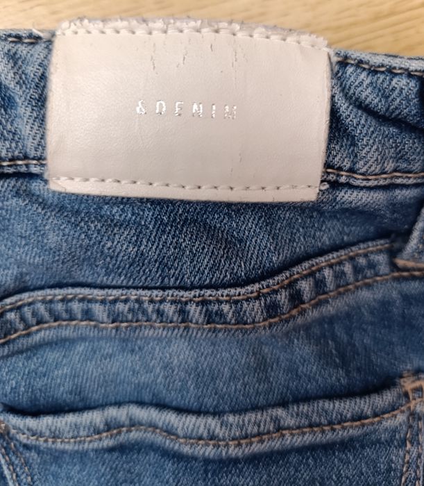 Джинсові шорти H&M &Denim на 10-11 років.
Пояс (гумка-утяжка + спереду