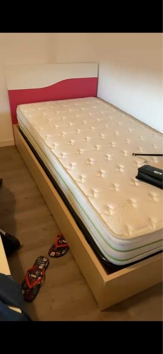 Cama elevatória+ colchão de solteiro IKEA – Excelente estado