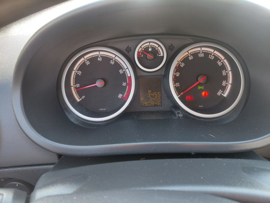 Opel corsa D  1.2 benzyna