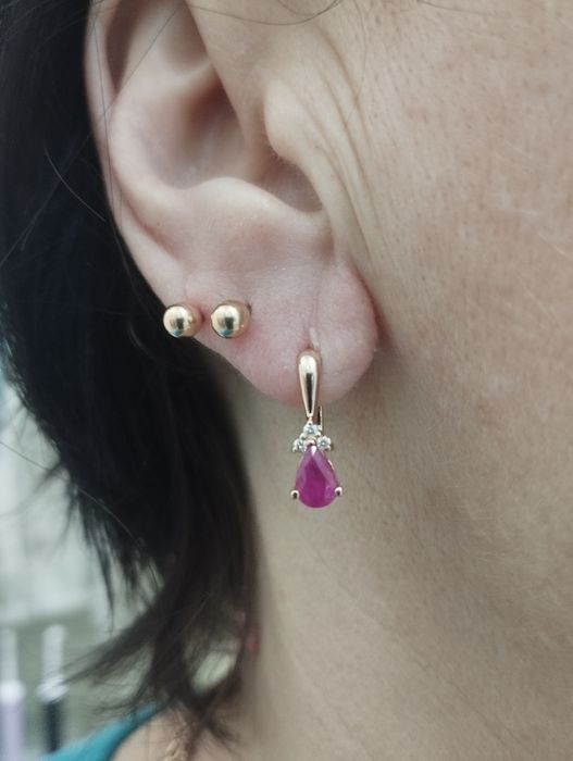 Золотые сережки с рубинами и  бриллиантами 2.35 грамма