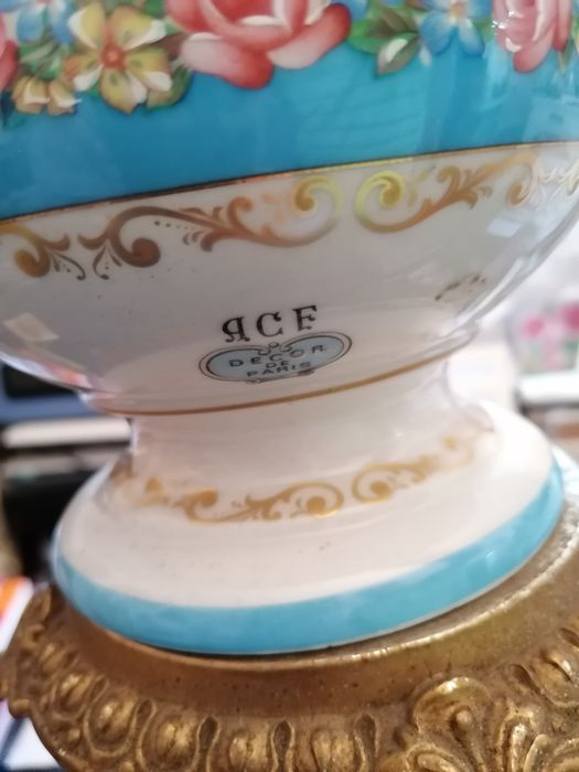Candeeiro em porcelana