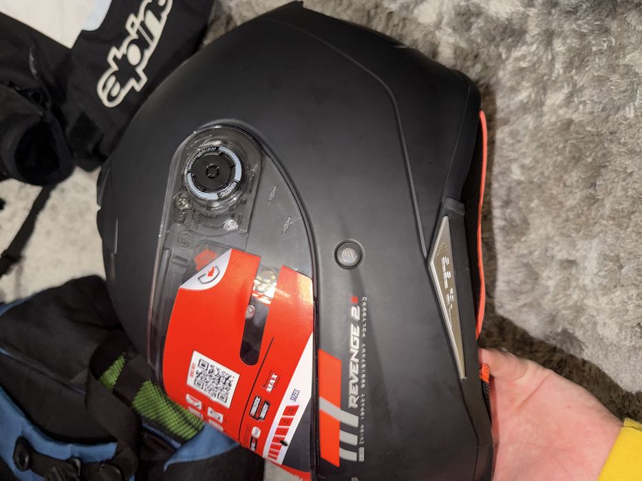 Capacete MT Helmets revenge 2 novo