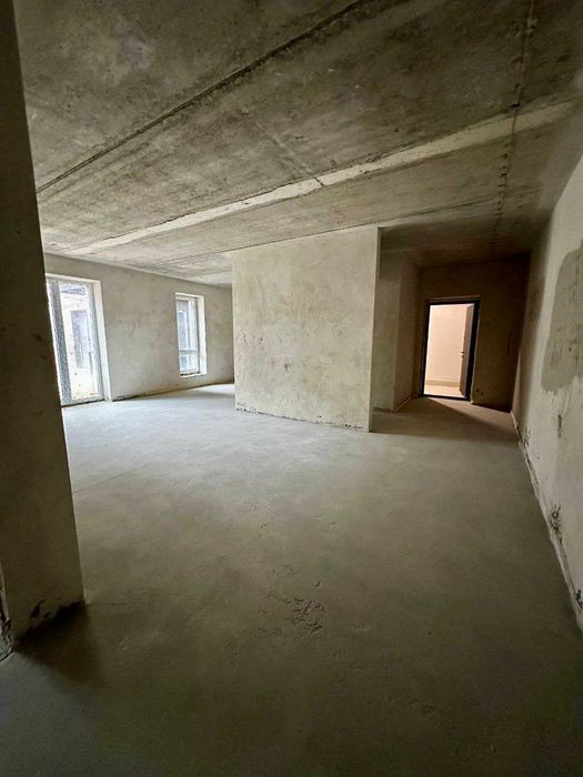 Простора 2-кім квартира в ЖК Долішній