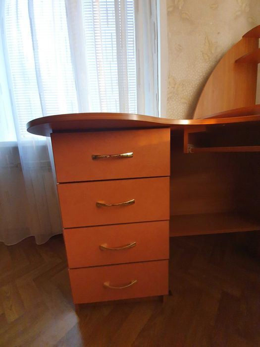 Продам письмовий кутовий стіл