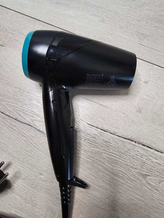 Remington D1500 suszarka do włosów turystyczna  Uniwersalne napięcie