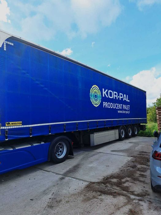 Ciągnik siodłowy DAF XF 480 z naczepą Wielton