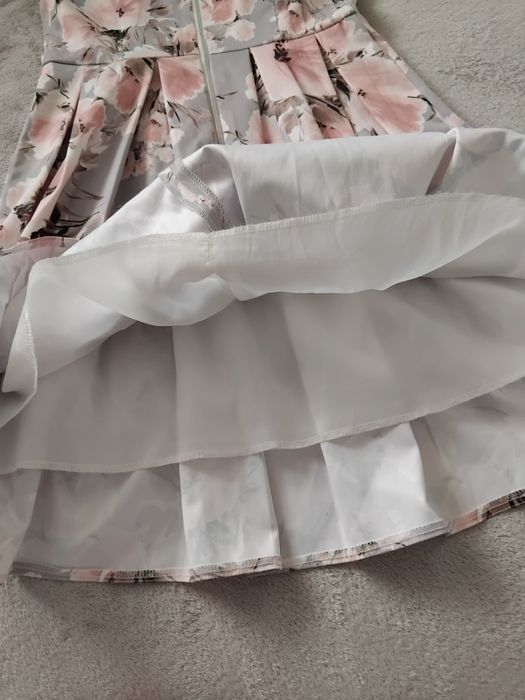 Szara rozkloszowana sukienka koktajlowa w kwiaty Urszula Szyk r. 34/36