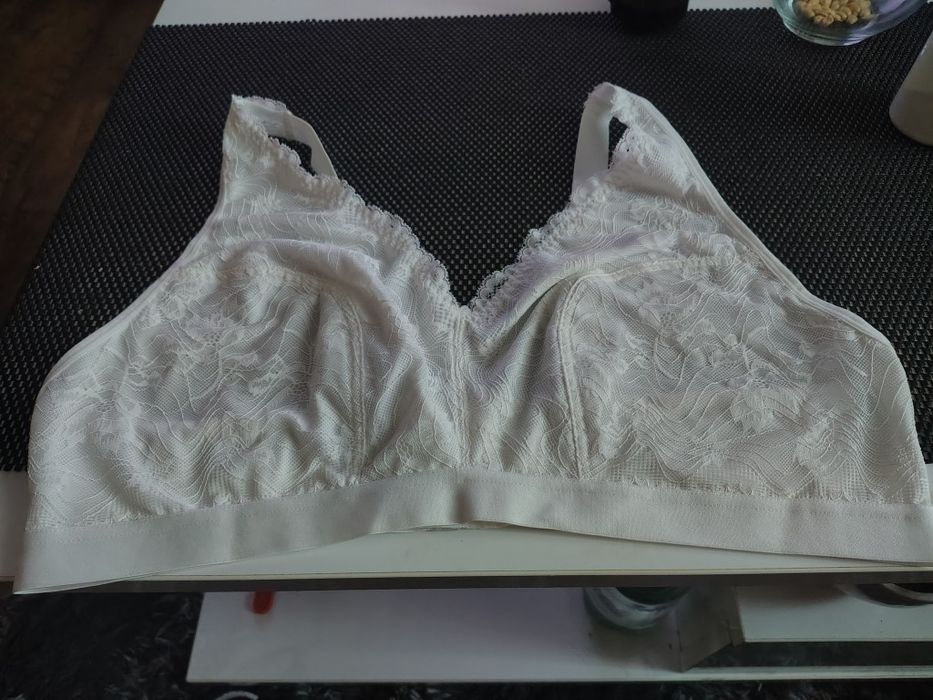 Biustonosz nowy 110 e