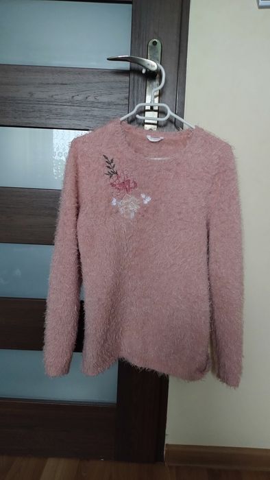 Różowy sweterek  .