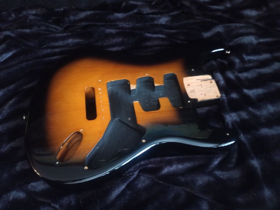 Fender Stratocaster body Two tone sunburst !