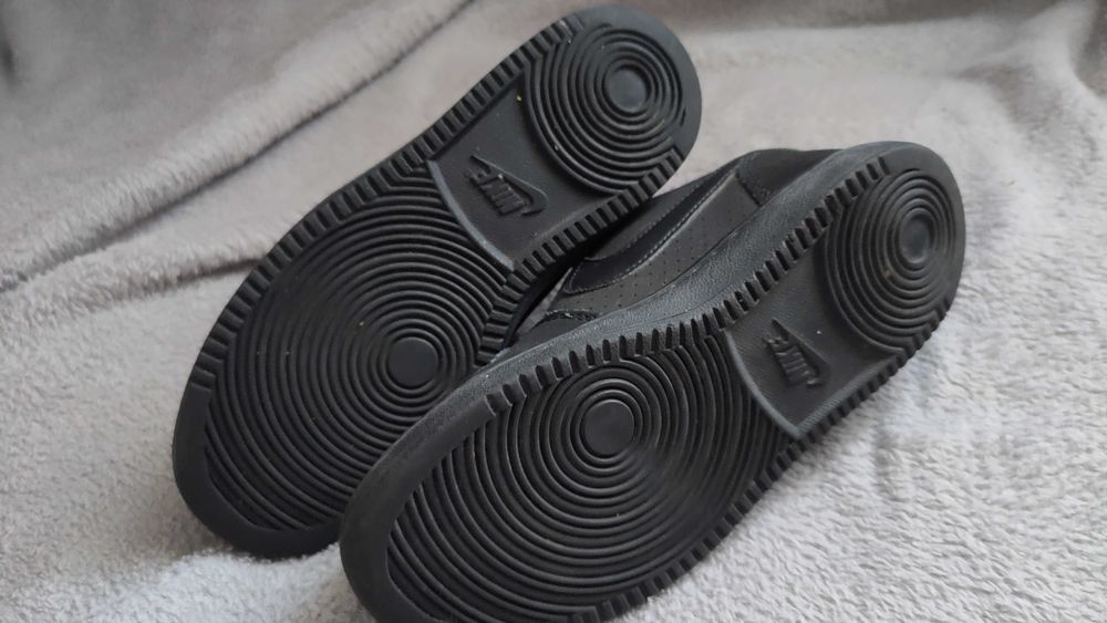 Кросівки Nike Court Borough Low
розмір 32-33, устілки - 20.5см