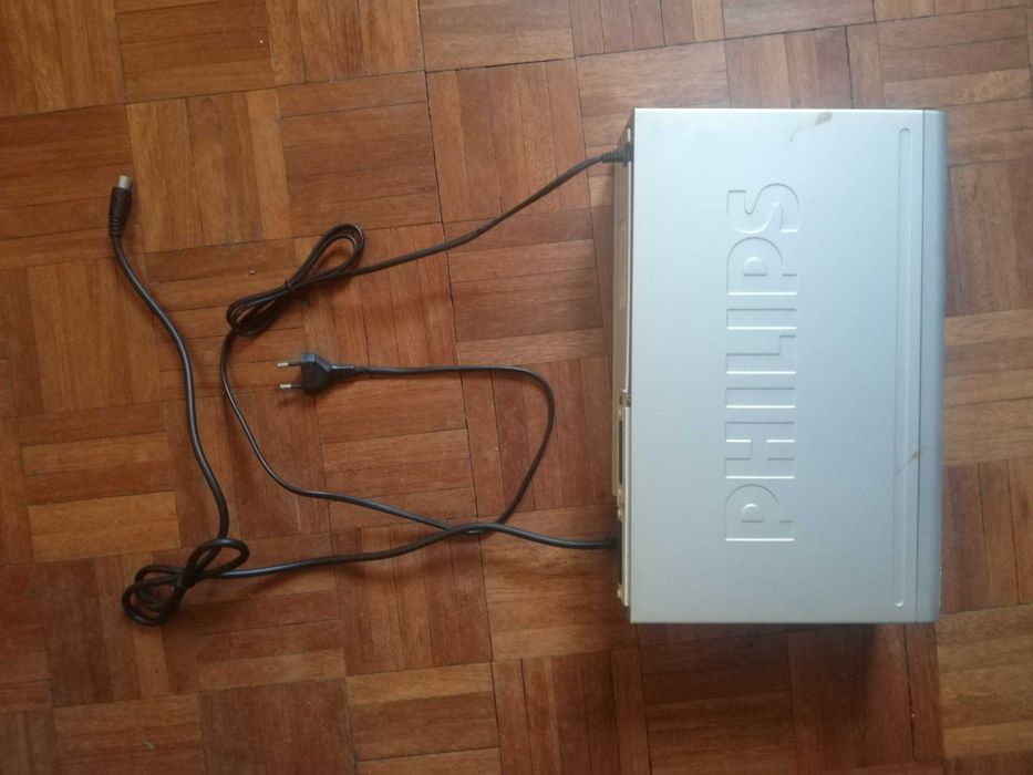Gravador de vídeo VHS Philips VR630