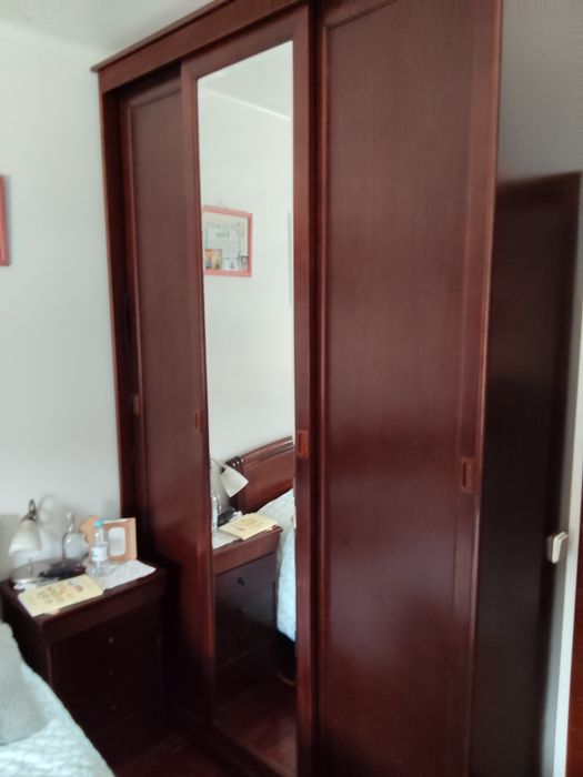 Vende-se mobília de quarto estilo antiga de mogno completa