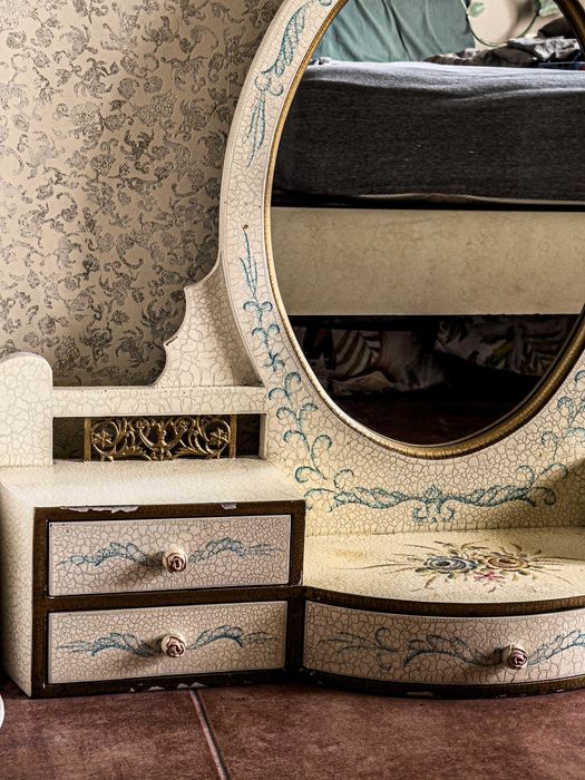 Зеркало гримёрное визажиста в винтажном стиле