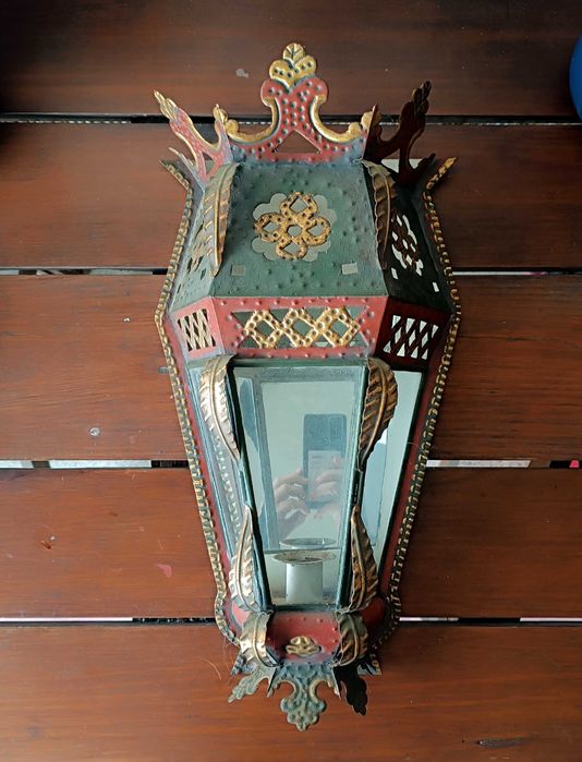 Aplique de parede antigo em folha de metal