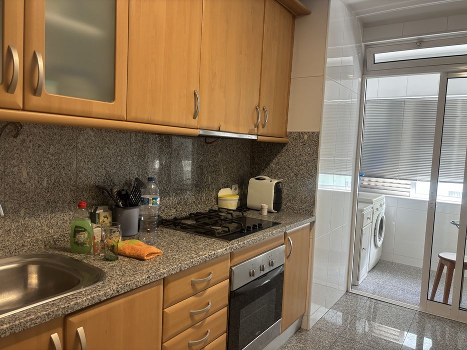 Arrenda-se quarto suite com wc privado a 15 min da FEUP