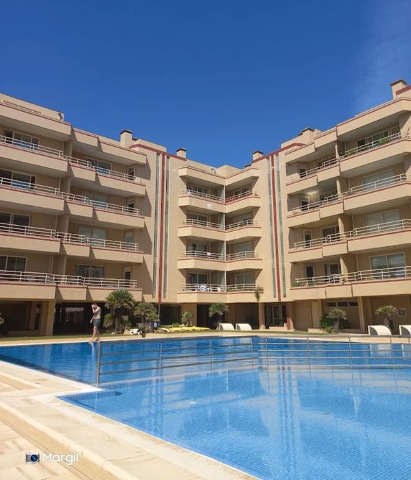 Apartamento duplex  em condomínio fechado